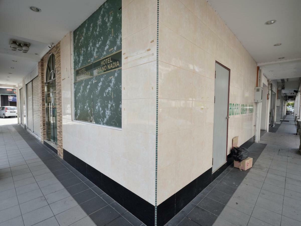Oyo 892 Hotel Grand Nadia Labuan Eksteriør billede